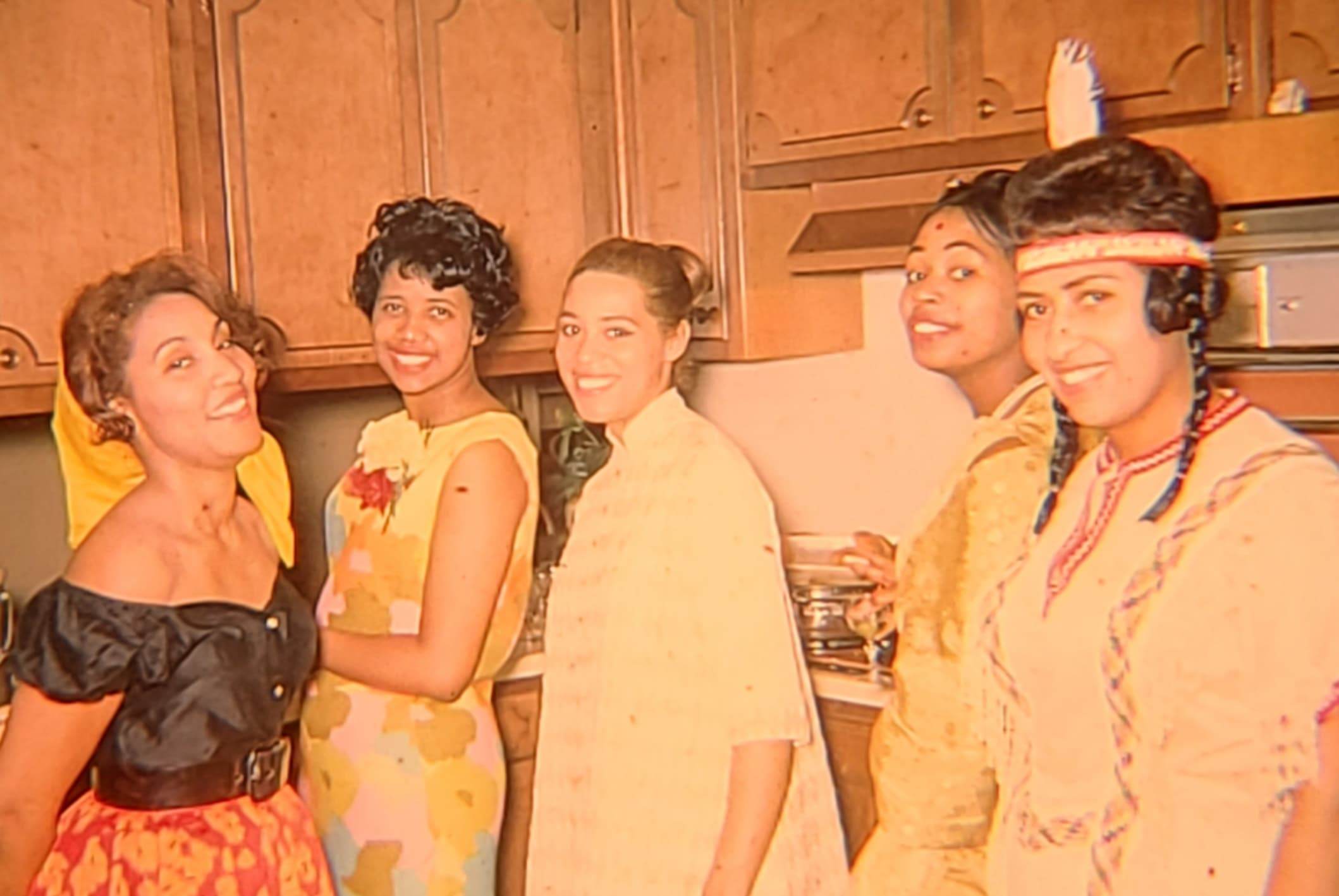 36 Photos of '70s Parties to Break Out the Tupperware and Fondue